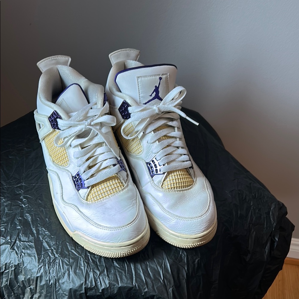 Jordan Athletic Shoes - White and Blue